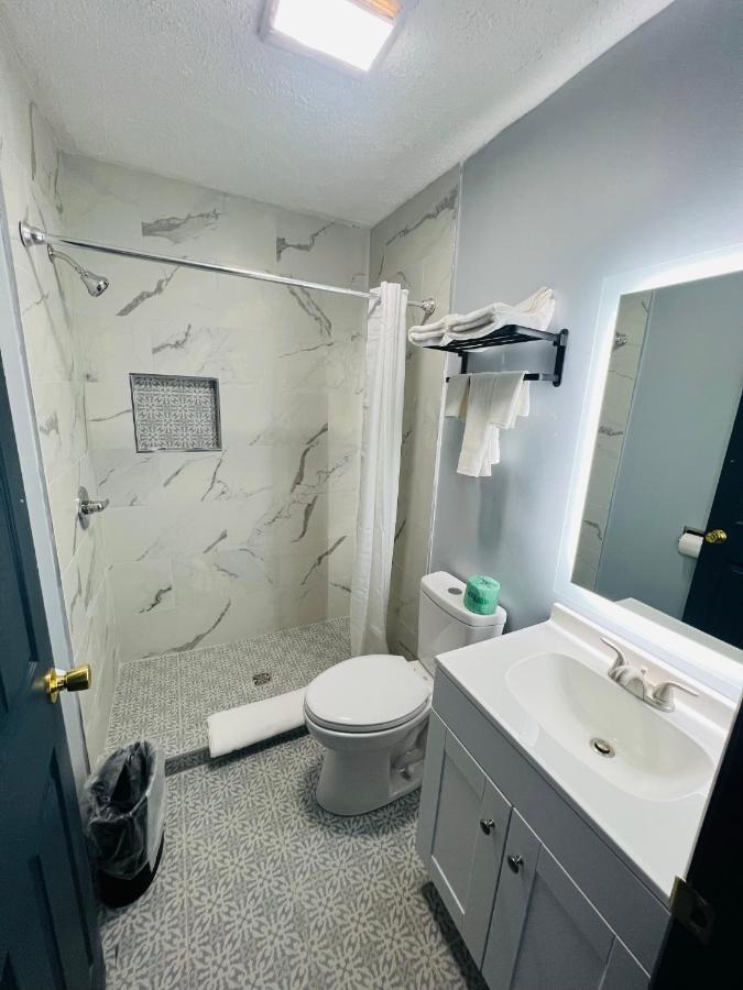 Hillsboro Inn & Suites ภายนอก รูปภาพ